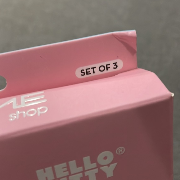 COPY - The Crème Shop x Hello Kitty Face Masks Confection Perfection infused es… - Picture 5 of 13